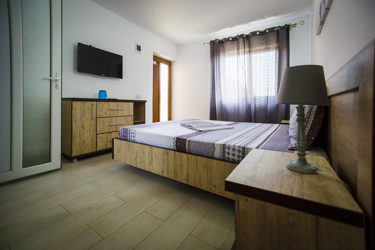 Hotel Casa Tudorascu Vama Veche Esterno foto
